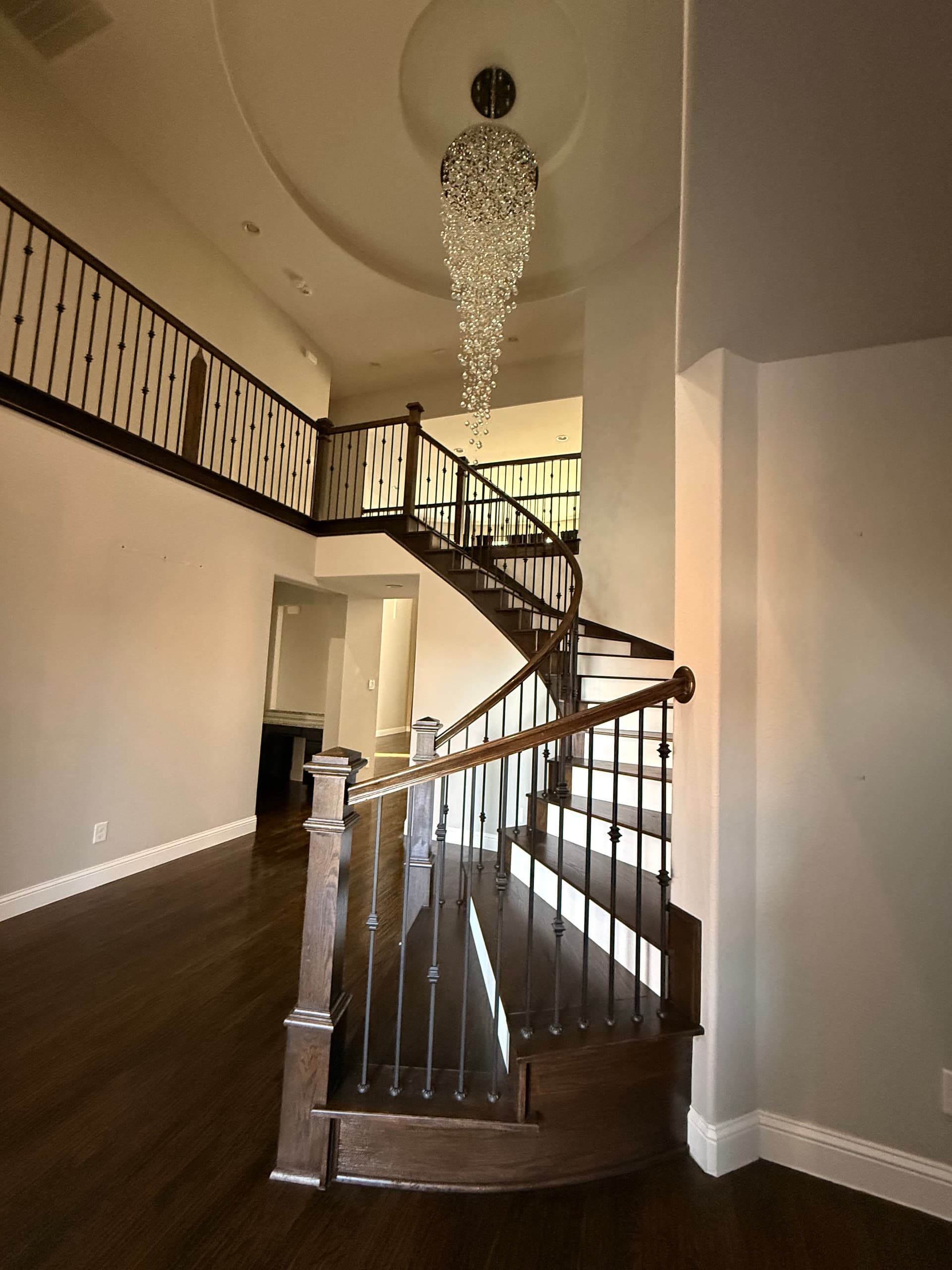 post construction cleaning service – freshly renovated kitchen ready for move-in